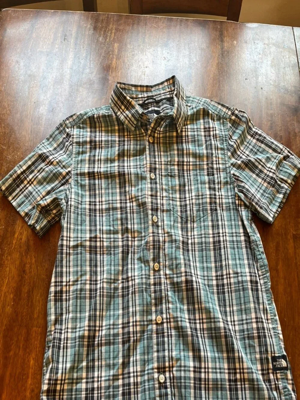 Title: The North Face Men's Plaid Short Sleeve Button Up Shirt Medium